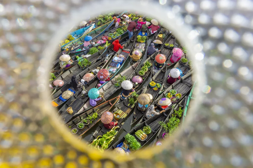 people-selling-food-boats-seen-through-hole