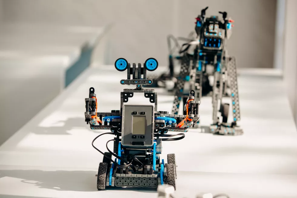 sample-robot-dinosaur-from-robotic-constructor