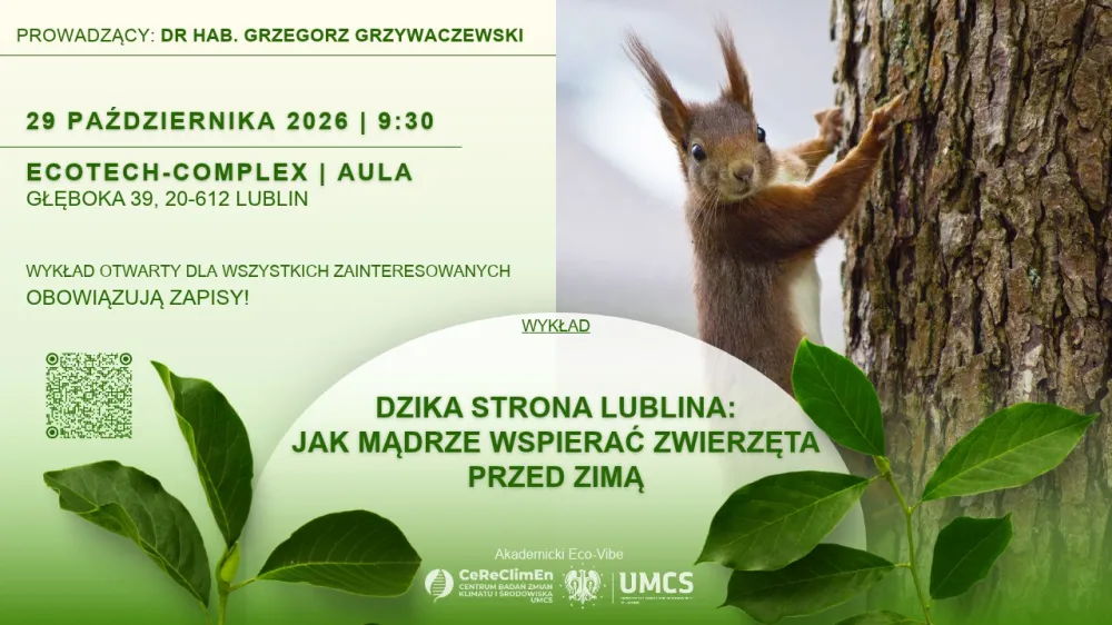Wiewiórka na pniu drzewa wśród zielonych liści – grafika zapowiadająca wykład „Dzika strona Lublina” w UMCS