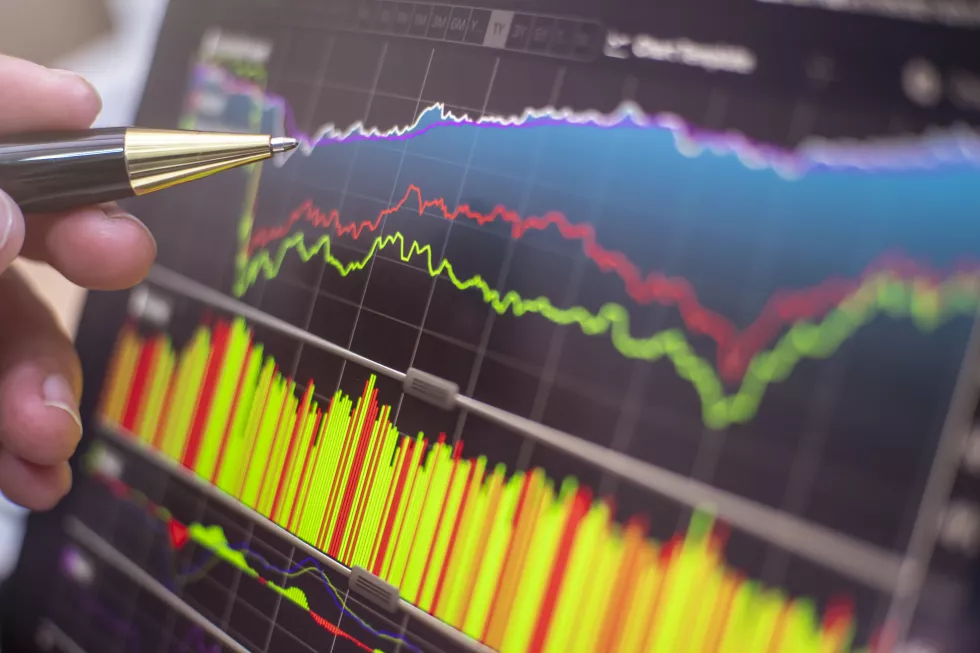 stock-exchange-monitor-screen-closeup-tablet-with-businessman-finger-analysis