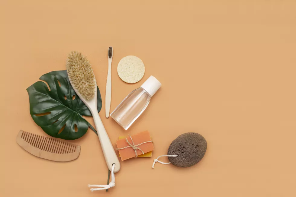 bathroom-accessories-with-zero-waste-comb-solid-soap-jar-wooden-comb-sponge-with-monstera