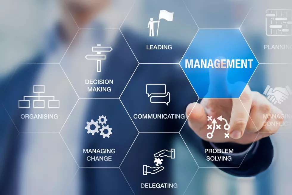 man-is-pointing-screen-that-says-management-planning