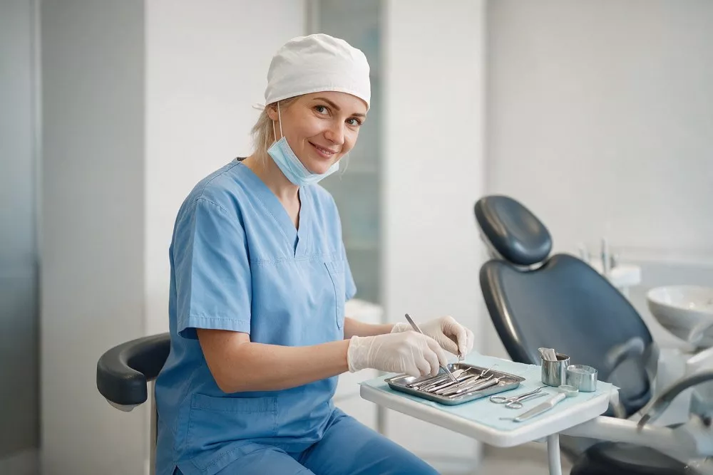 lekarz-dentysta-specjalista-chirurgii-stomatologicznej