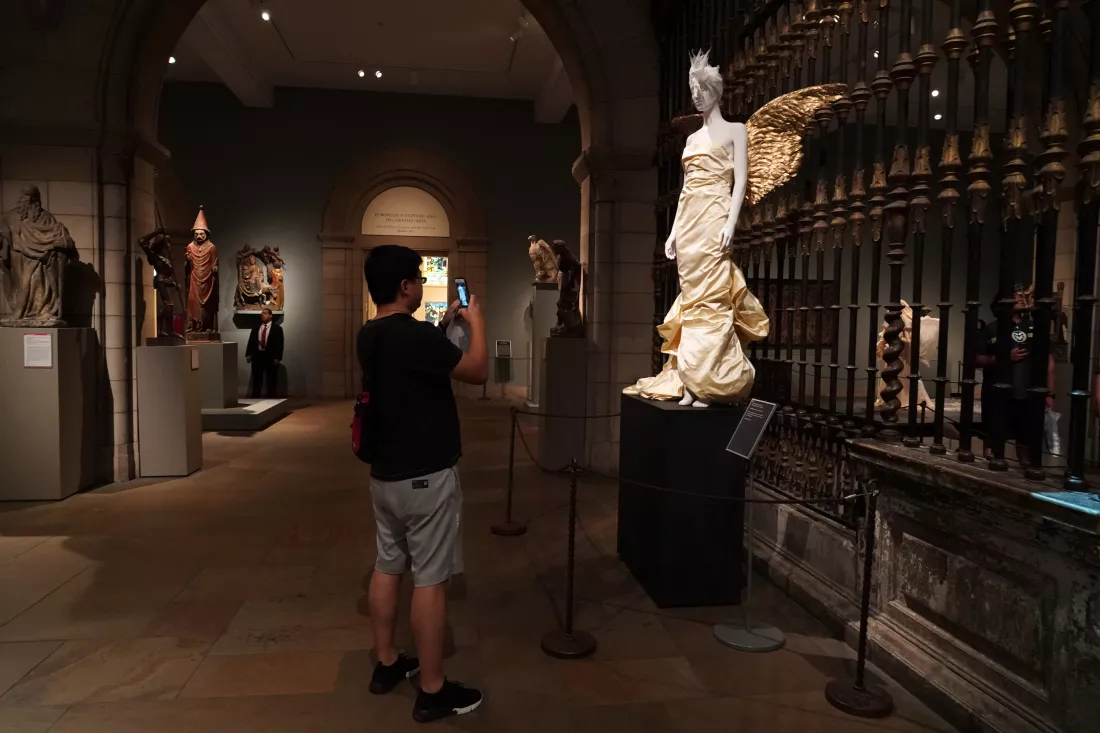 new-york-usa-may-27-2018-heavenly-bodies-fashion-catholic-imagination-met-museum(3)