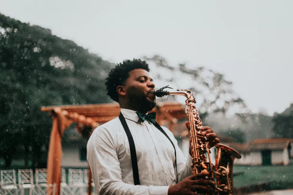 moises-alex-qesKWzLFwLo-unsplash