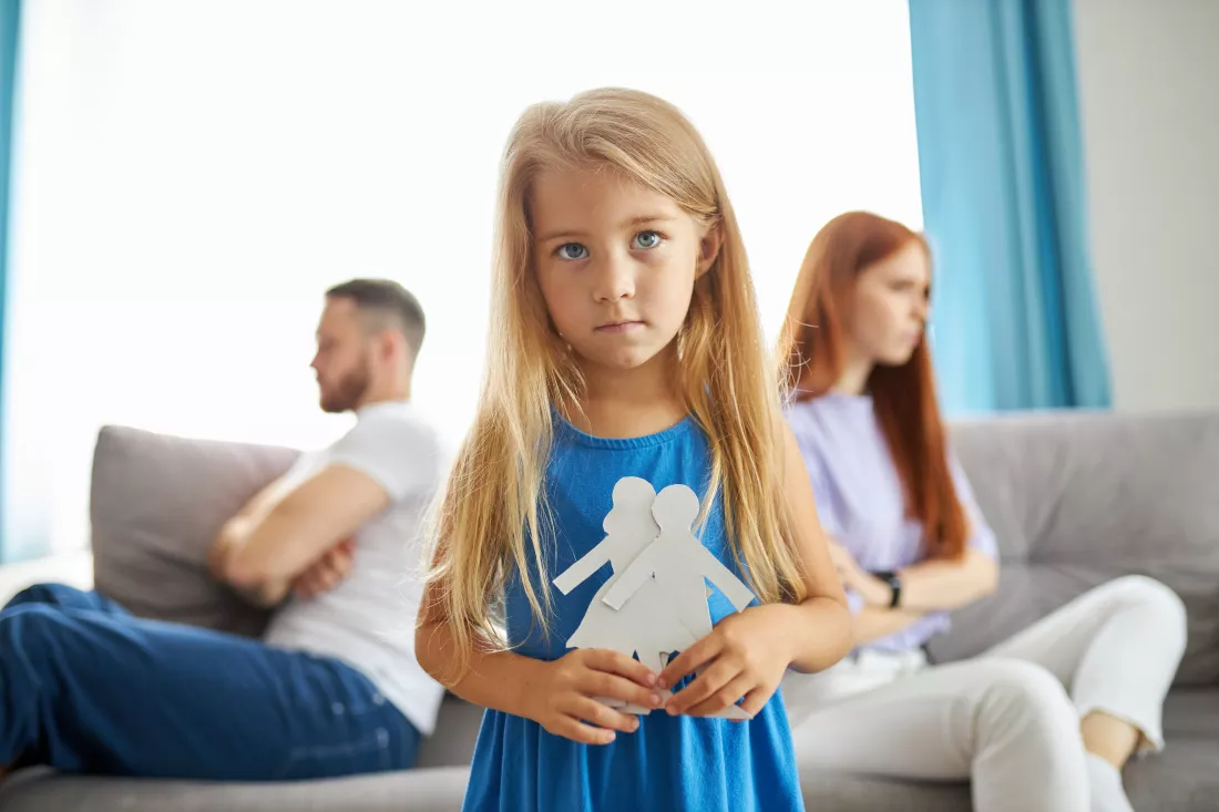 adorable-caucasian-child-girl-depressed-parents