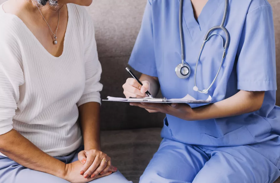 homecare-nursing-service-elderly-people-cardiology-healthcare-close-up-young-hispanic-female-doctor-nurse-check-mature-caucasian-man-patient-heartbeat-using-stethoscope-visit (3)
