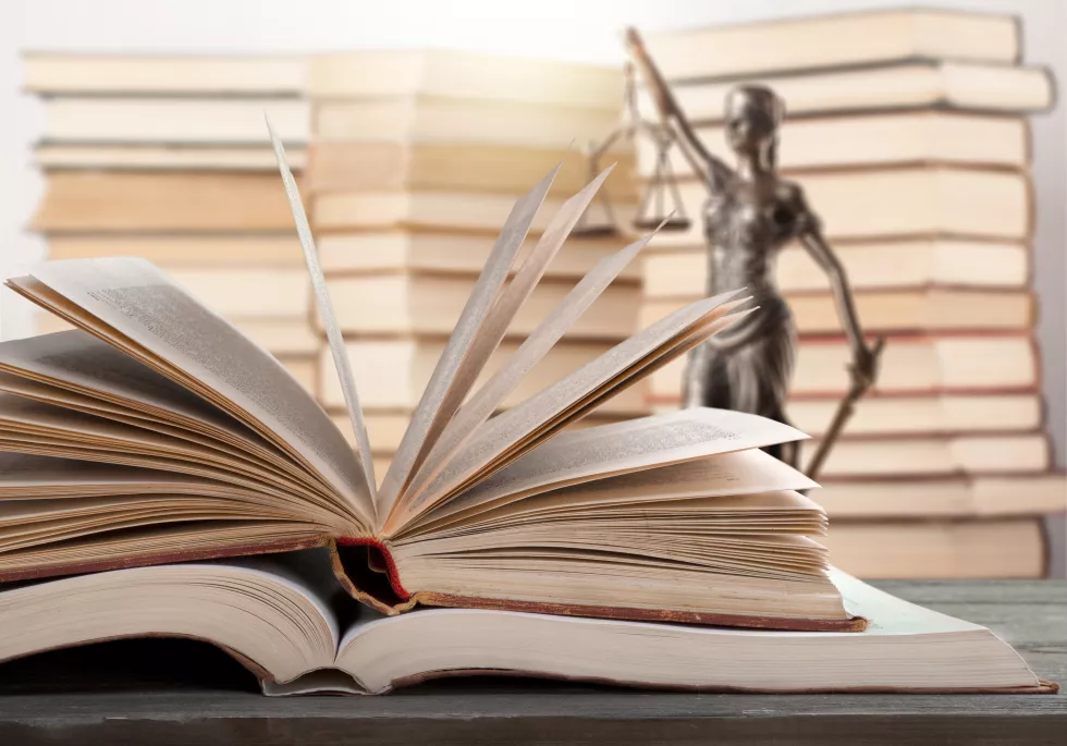 bronze-lady-statue-justice-with-books