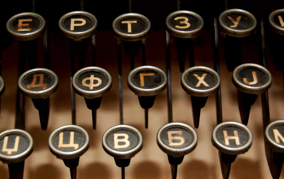 old-vintage-typewriter-keyspicture