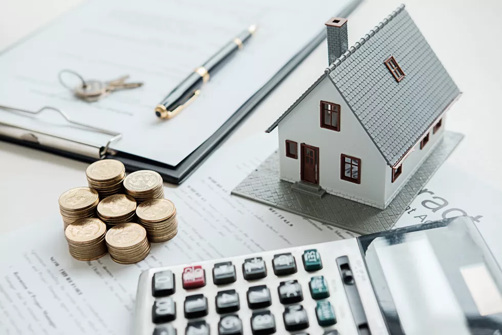 house-model-with-real-estate-agent-customer-discussing-contract-buy-house-insurance-loan-real-estate-background