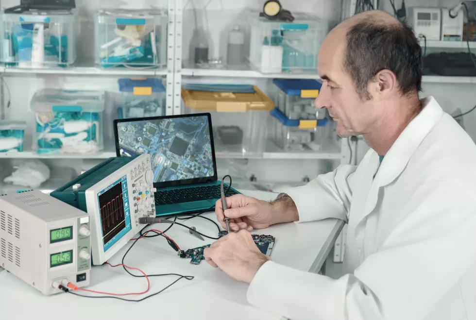 senior-male-tech-works-hardware-repair-facility