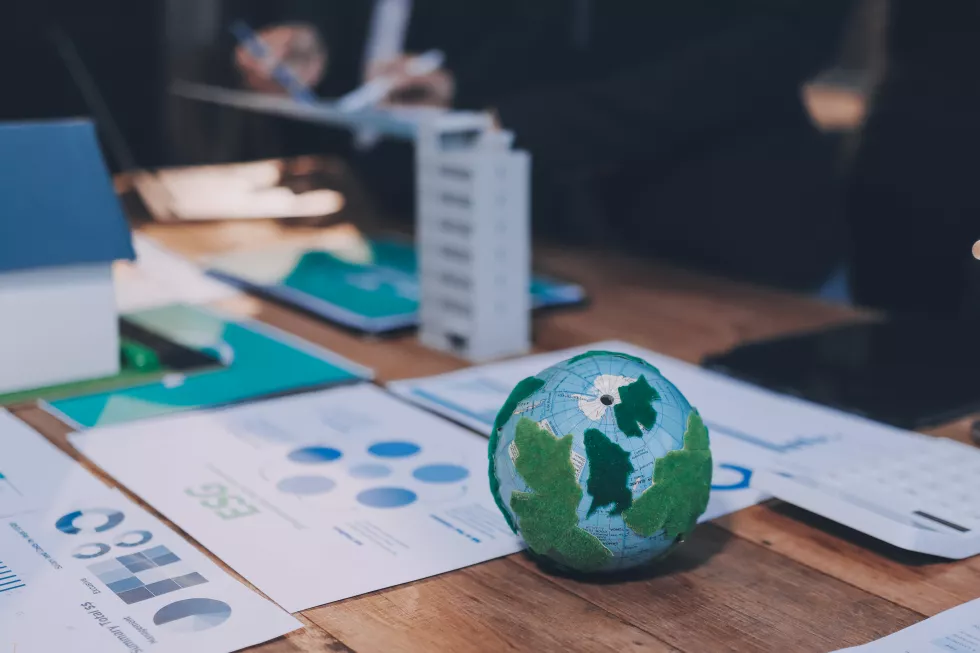 carbon-offset-price-report-co2-emission-future-growth-net-zero-waste-esg-ethical-sme-office-protect-climate-change-global-warming-social-issues-project-group-asia-people-eco-friendly-sdgs-plan