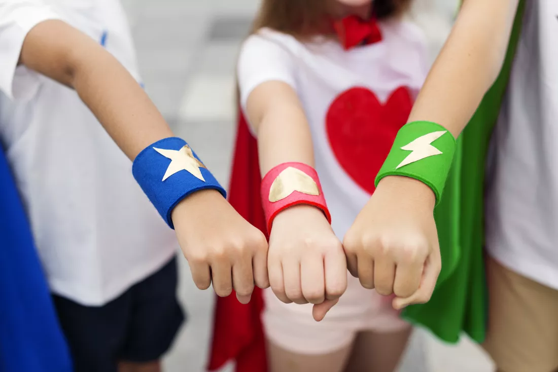 friends-playing-superheroes-together