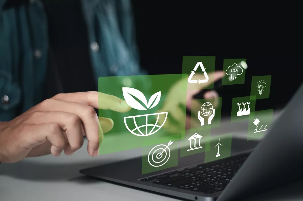 esg-concept-businessman-use-laptop-touching-environment-social-governance-global-investment-business-sustainable-ethical-business-network-connection